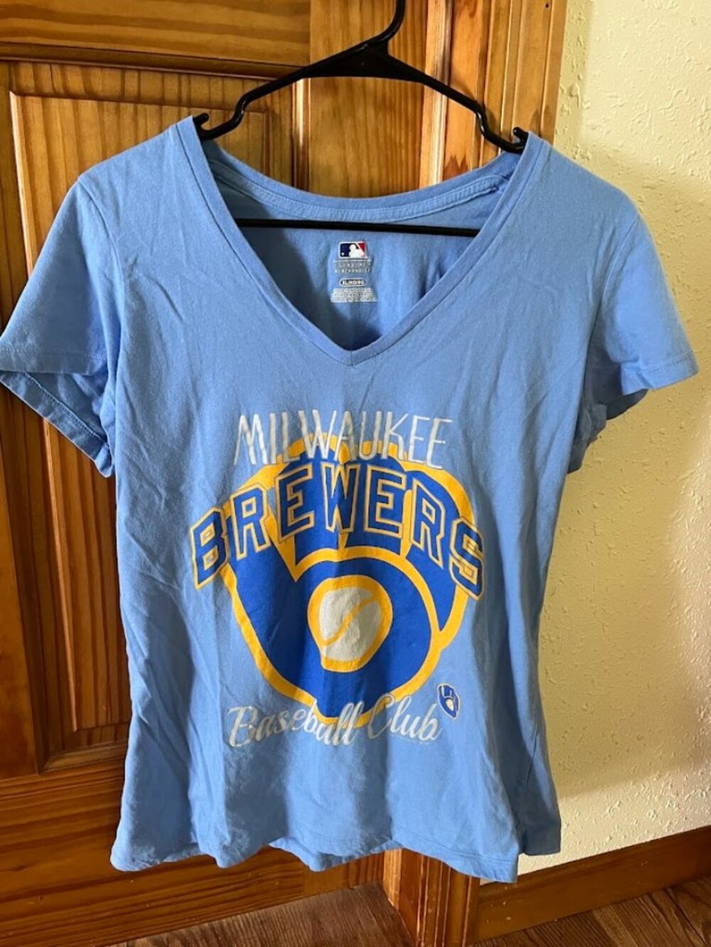 Women's Milwaukee Brewers Baseball Club V Neck Shirt, Light Blue, XL